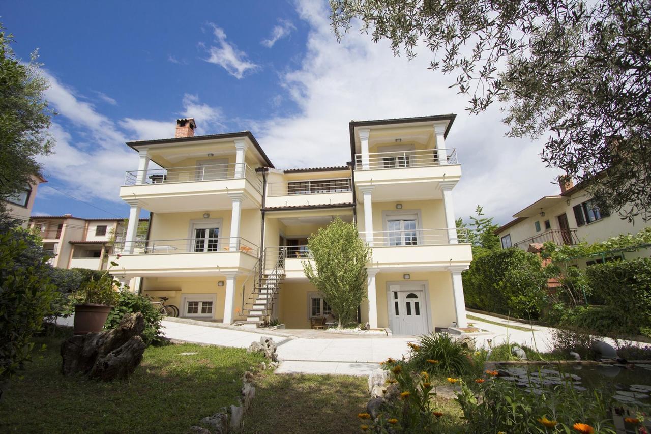 Apartments Rajci 罗维尼 外观 照片