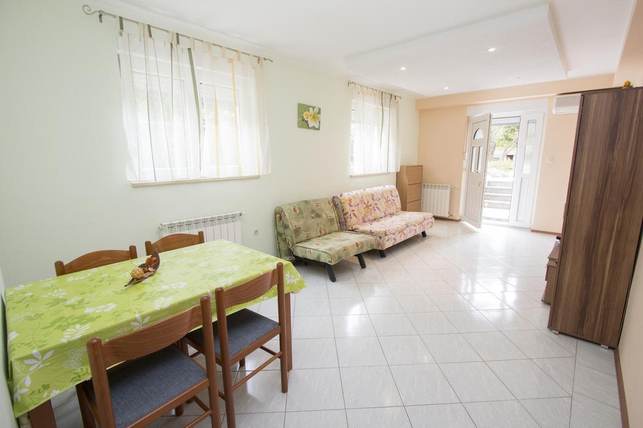 Apartments Rajci 罗维尼 外观 照片