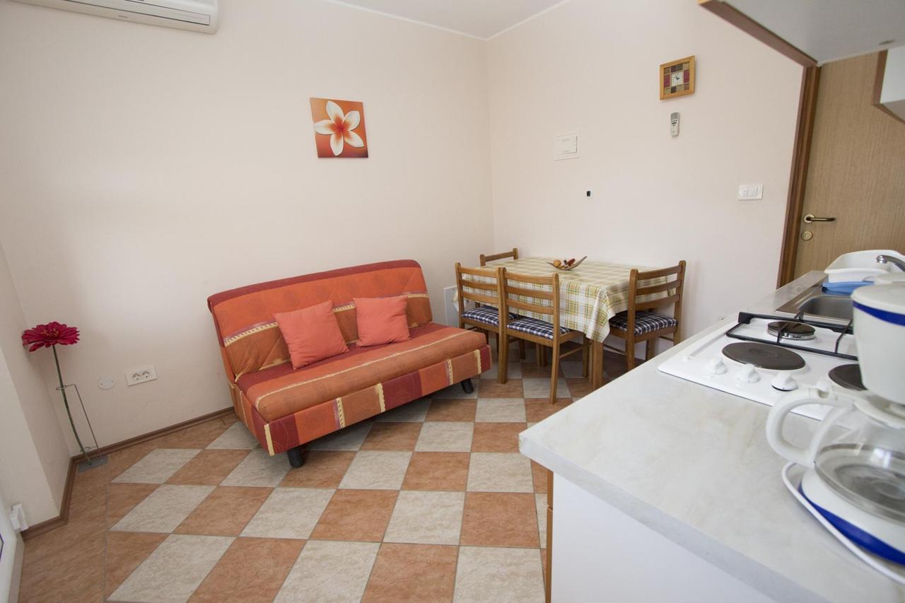 Apartments Rajci 罗维尼 外观 照片