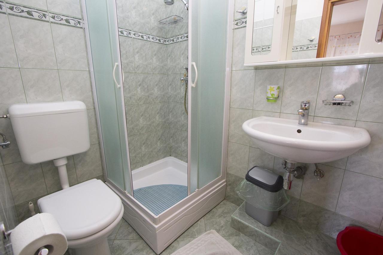 Apartments Rajci 罗维尼 外观 照片