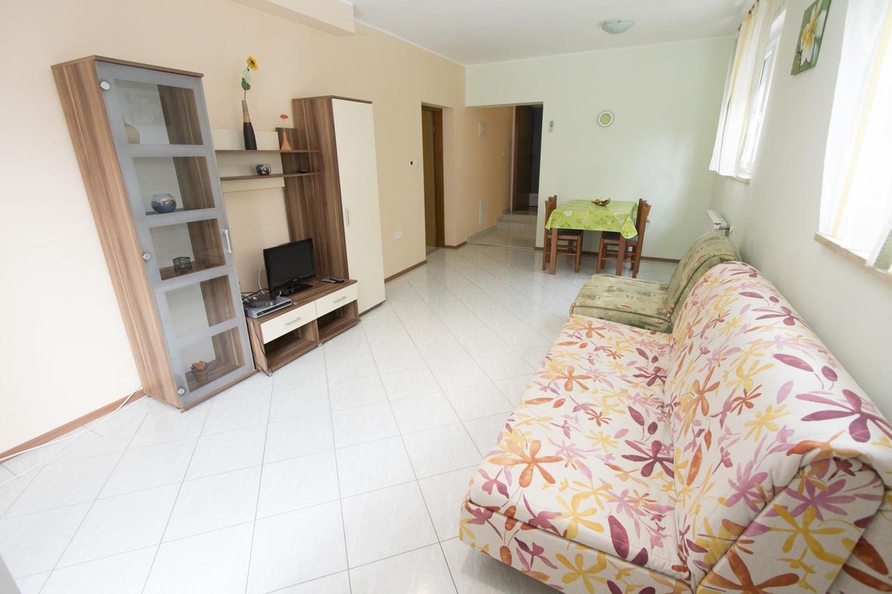 Apartments Rajci 罗维尼 外观 照片