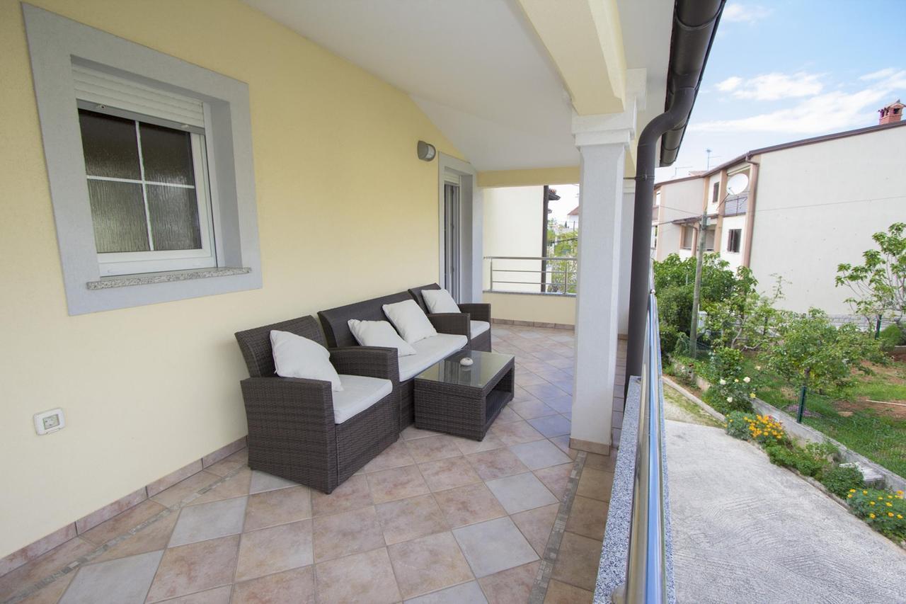 Apartments Rajci 罗维尼 外观 照片
