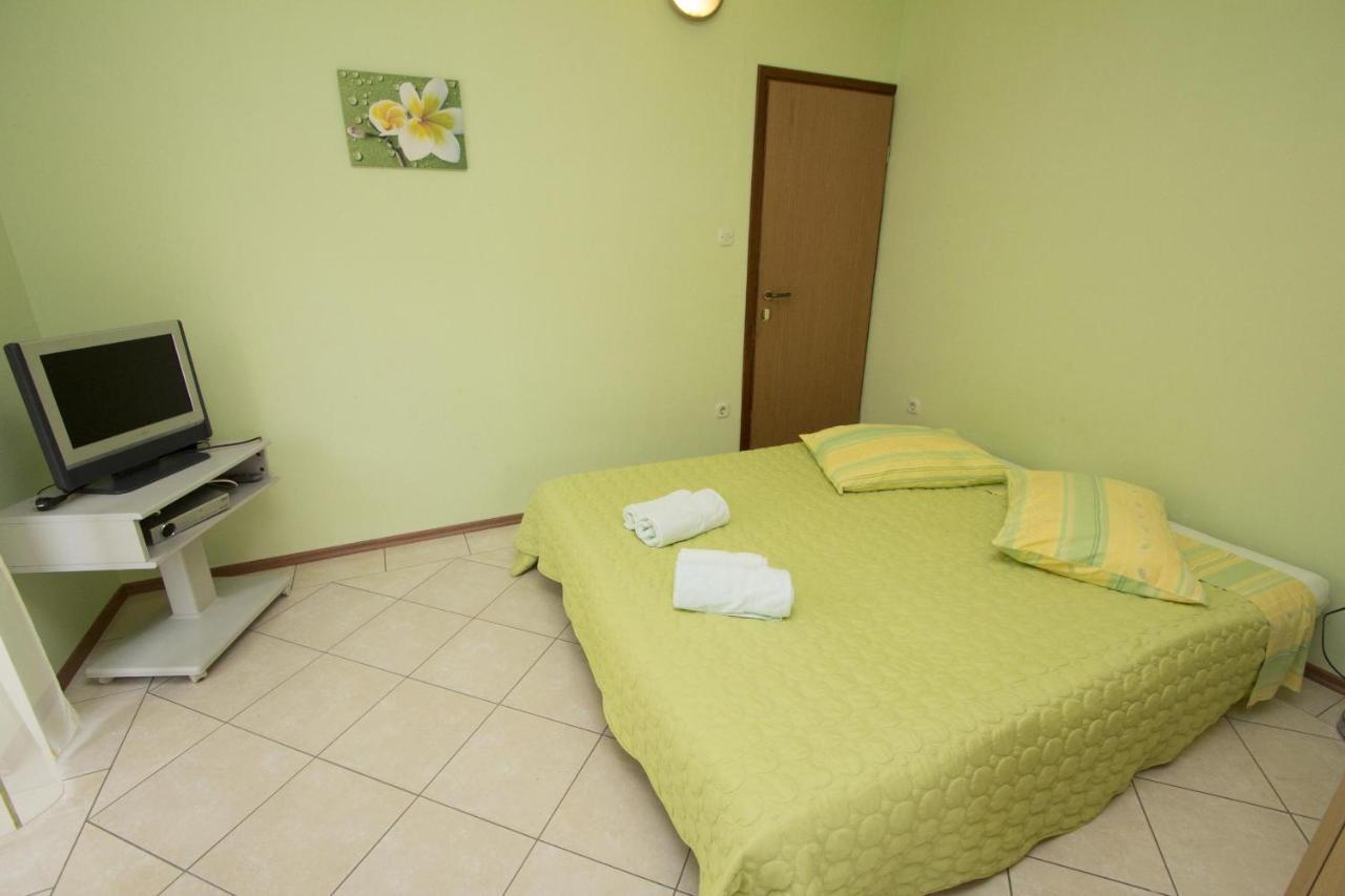 Apartments Rajci 罗维尼 外观 照片