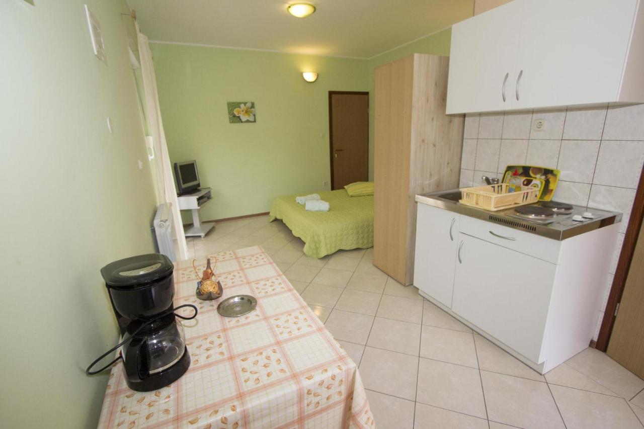 Apartments Rajci 罗维尼 外观 照片