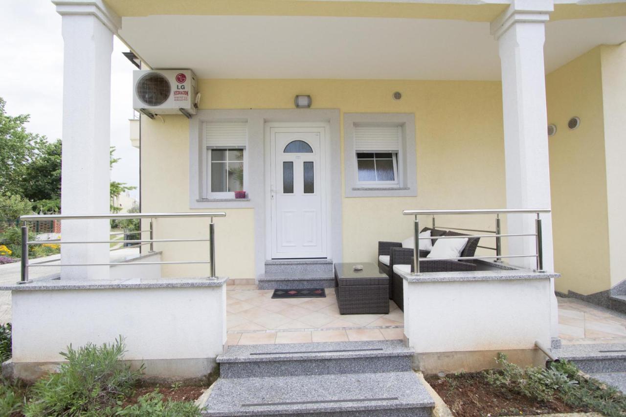 Apartments Rajci 罗维尼 外观 照片