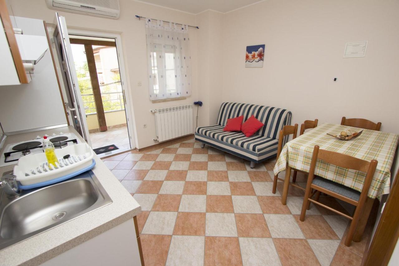 Apartments Rajci 罗维尼 外观 照片
