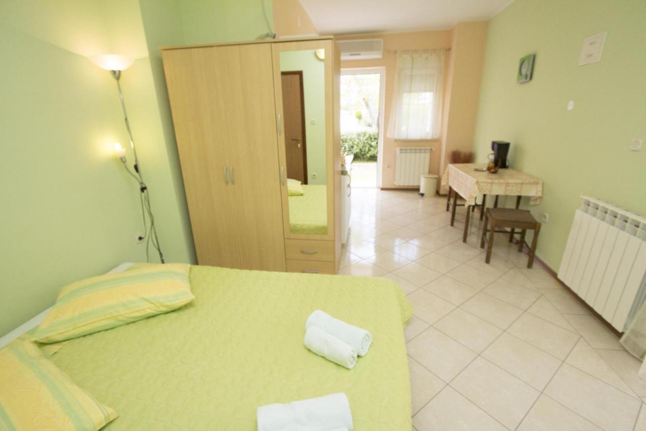 Apartments Rajci 罗维尼 外观 照片