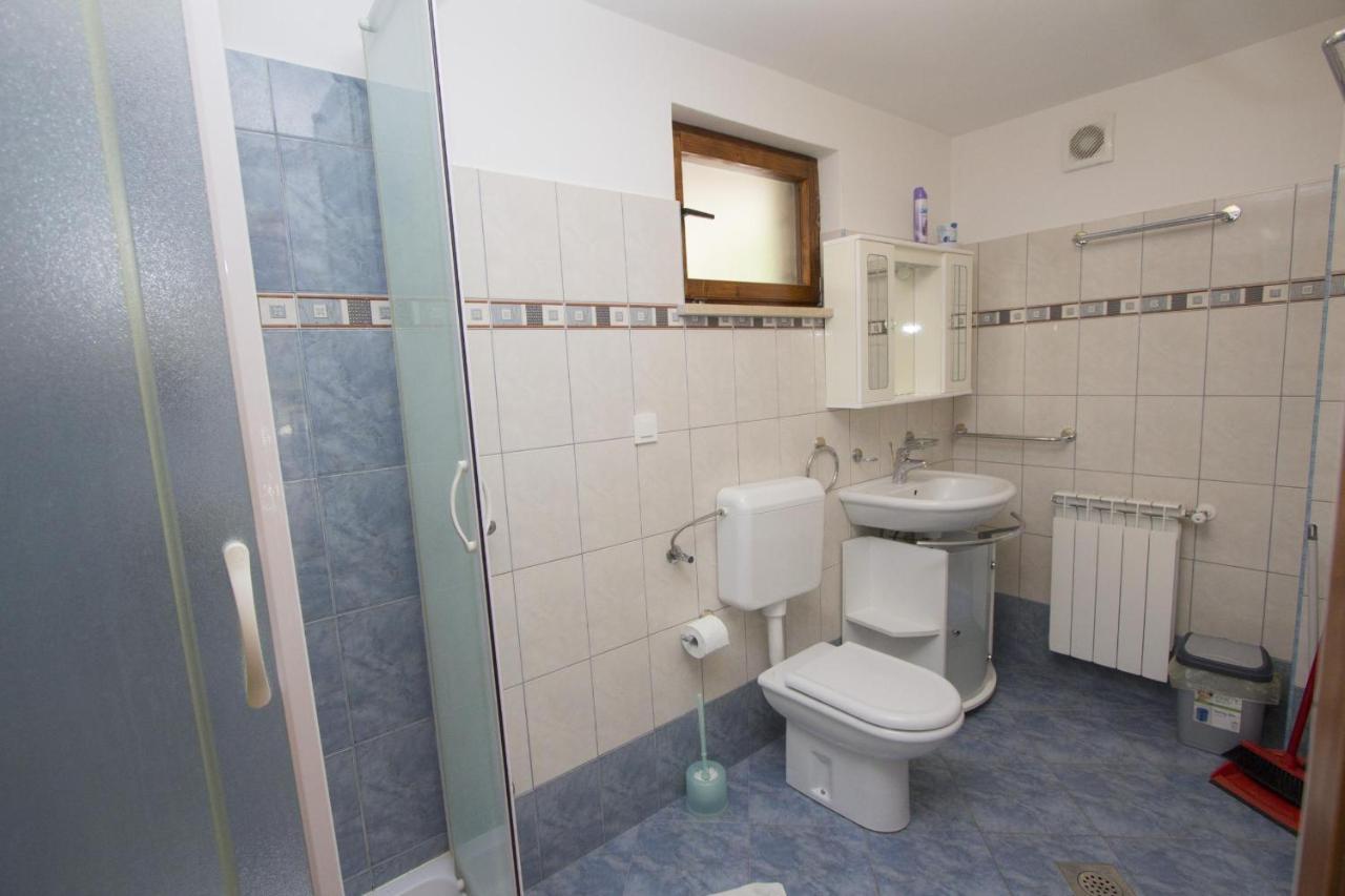 Apartments Rajci 罗维尼 外观 照片