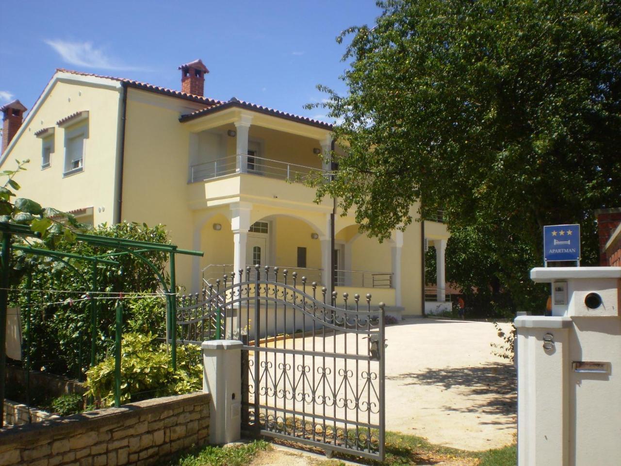 Apartments Rajci 罗维尼 外观 照片